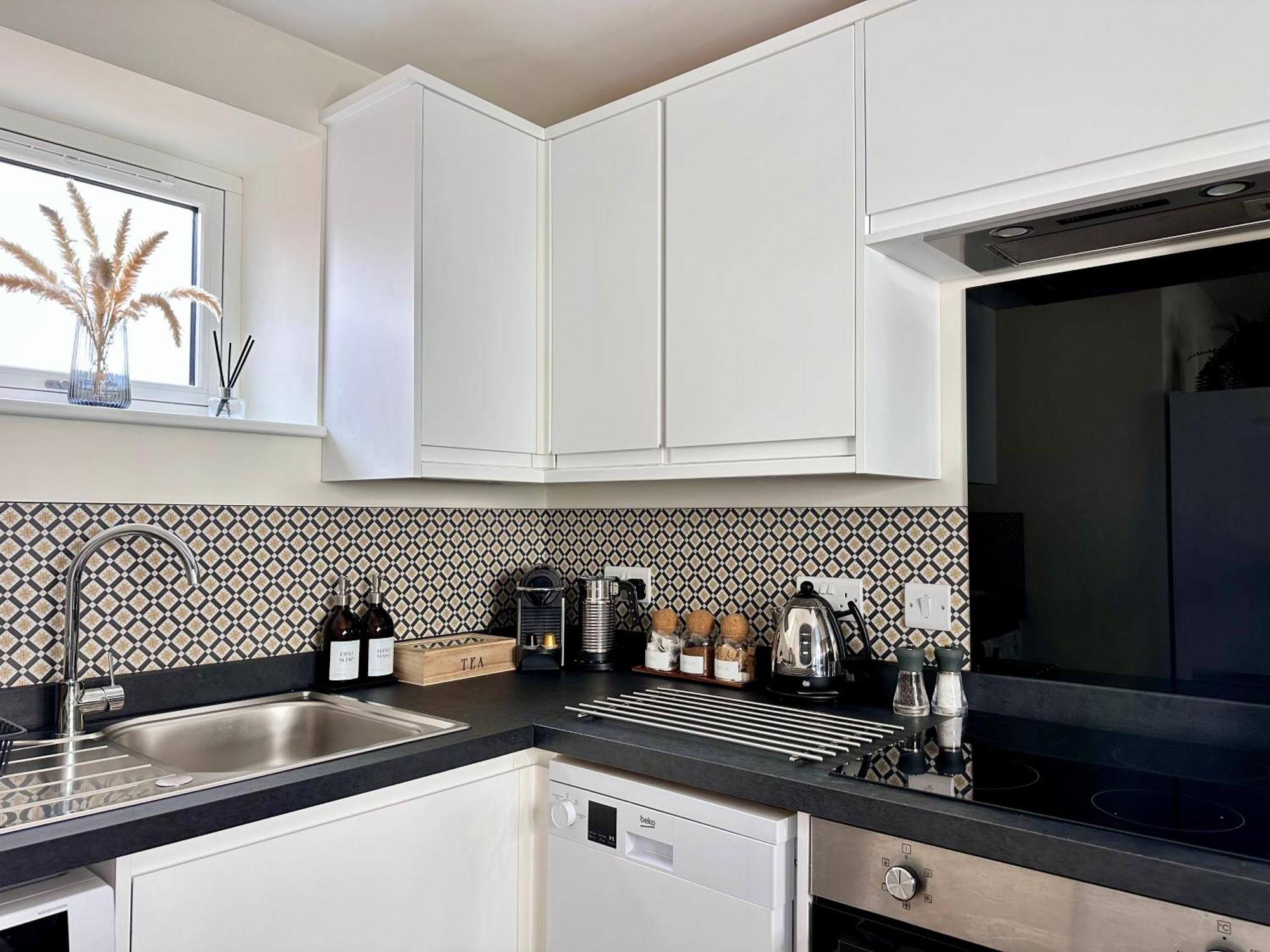 New Studio Apartment - Minutes Walk To Cathedral Солсбери Экстерьер фото
